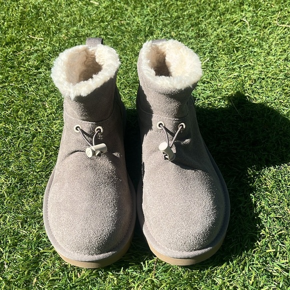 LIKE NEW UGG Classic Mini Toggler Boots! - Picture 6 of 11